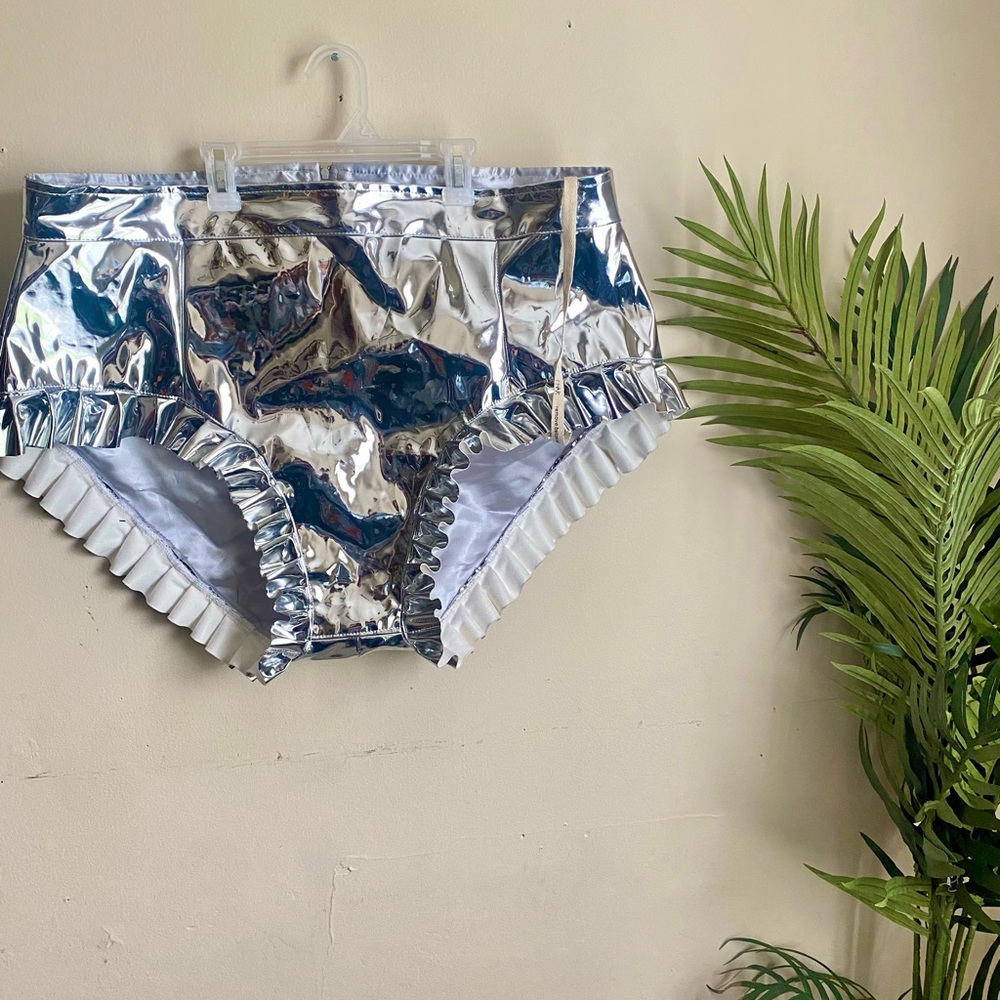 CharWorkRoom Metallic Hotpants